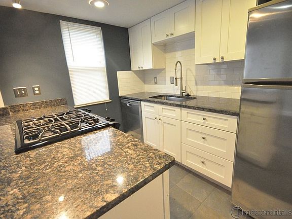 5th image of 4869 Moreland Dr W