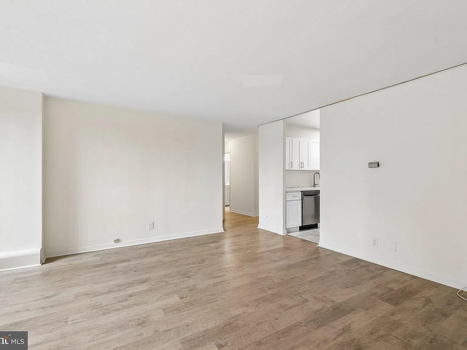 2 bed, 2.0 bath, 1119 sqft, $3,750 — Photo 4