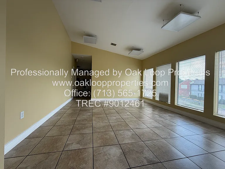 2724 Crossview Dr #205 — Photo 9