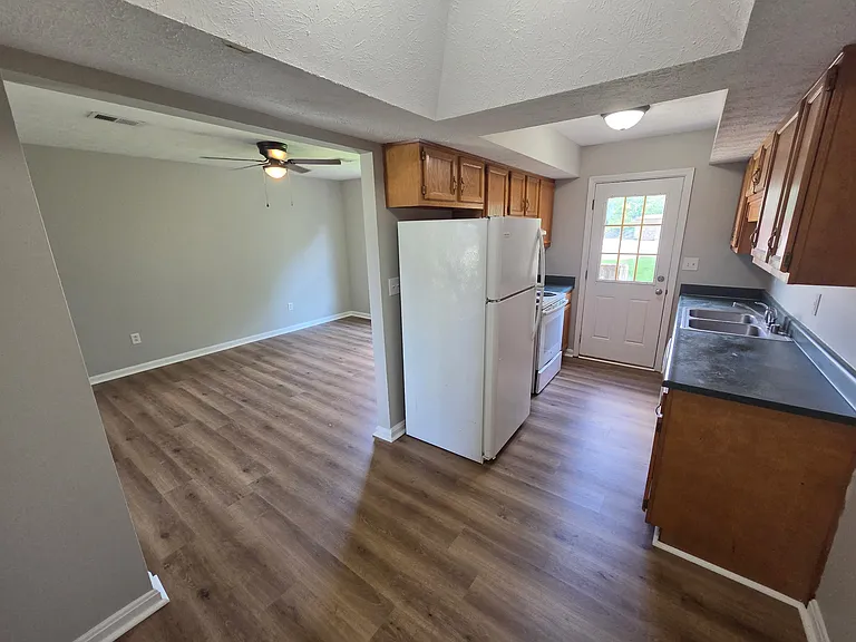 115 Karen Ct — Photo 5