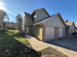249 SW Pinetree Ln, Lees Summit, MO 64063