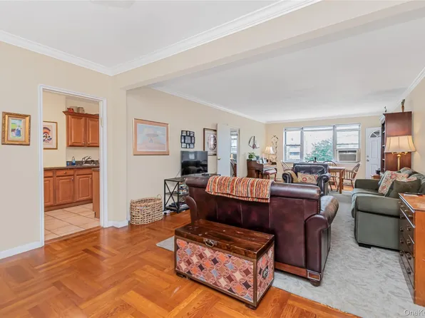 2711 Henry Hudson Parkway #7H, Bronx, NY 10463