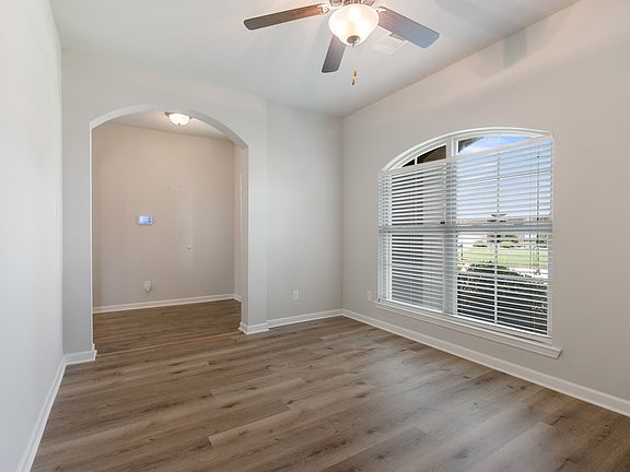 4th image of 700 Lakeshore Village Dr