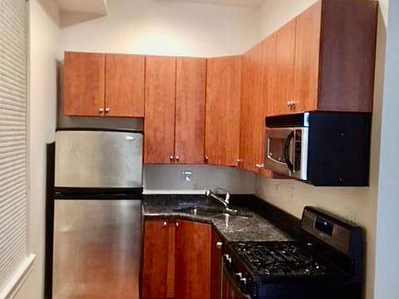 5th image of 1820 W Superior St APT 1F