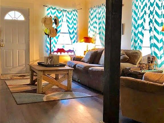 5th image of 306 W Comal Ave