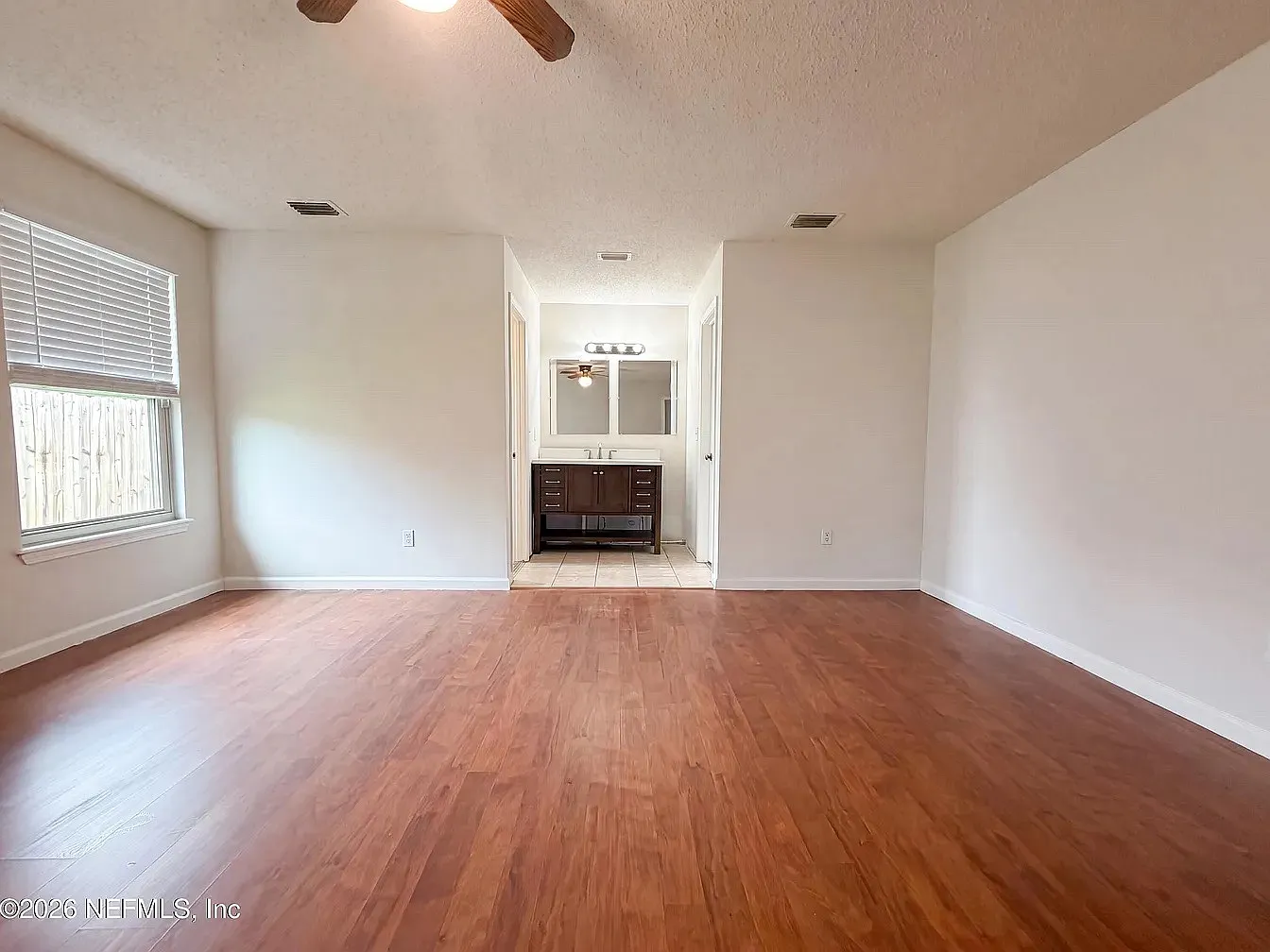 4 bed, 2500 sqft, $1,600 — Photo 3