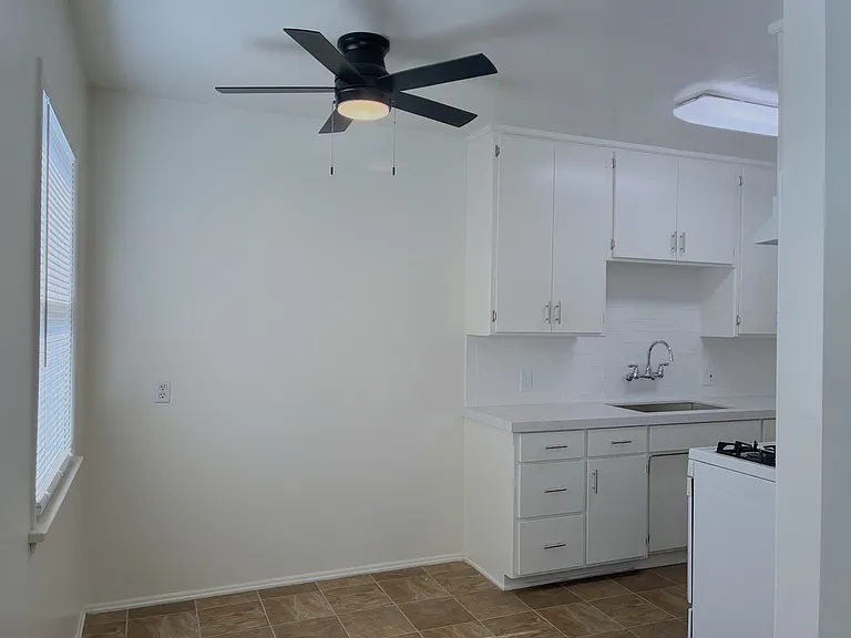 658 Ivy St #2 — Photo 3