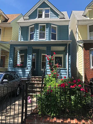 Sold by Compass | media 17