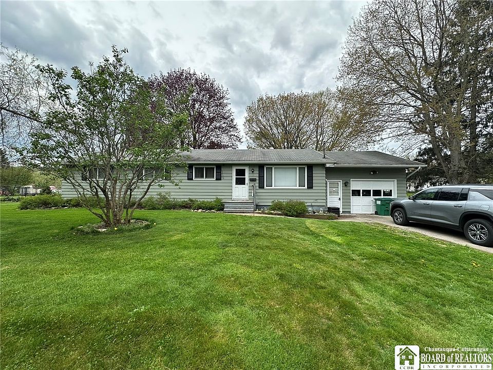 1st image of 25 Burnham Pl