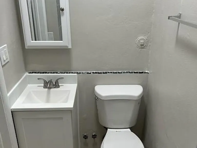 3801 N Andrews Ave — Photo 5