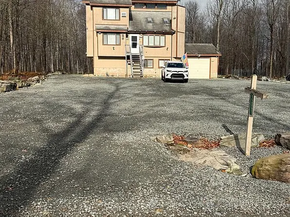 4248 Chestnut Hill Dr, Lake Ariel, PA 18436