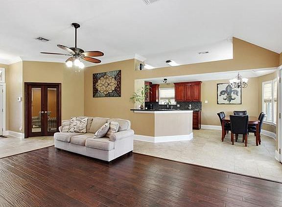 2nd image of 117 Oak Moss Dr