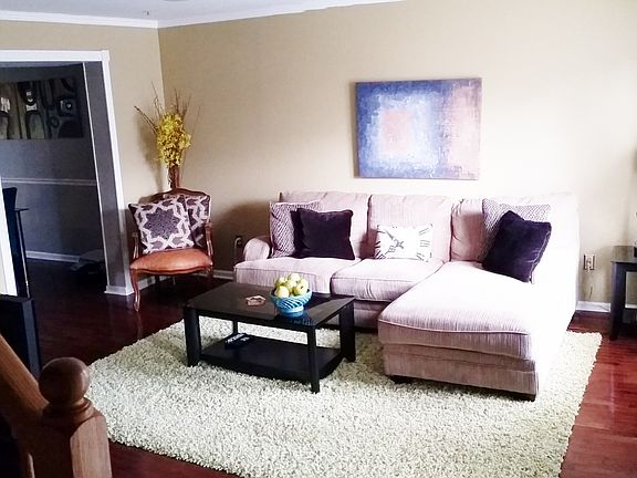 3rd image of 1002 Woodview Ct