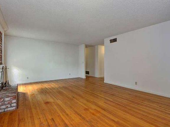 4th image of 258 Sorrento Way