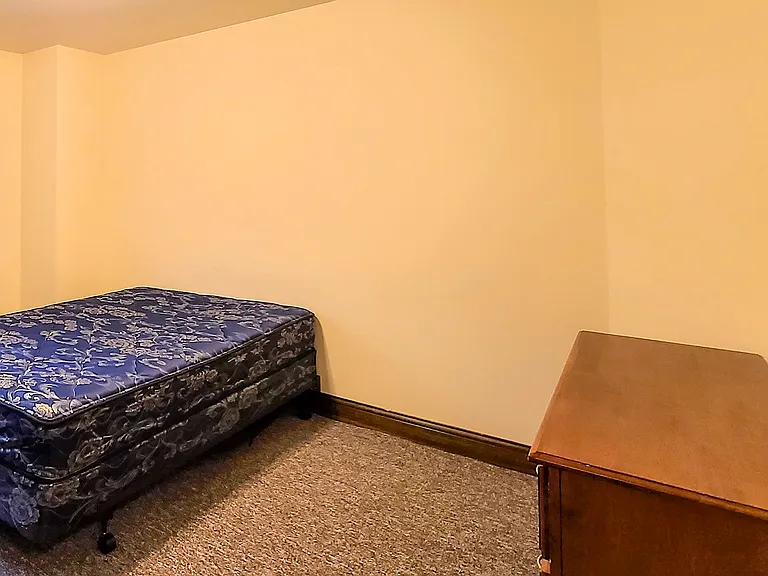 1319 Forest Ct — Photo 12