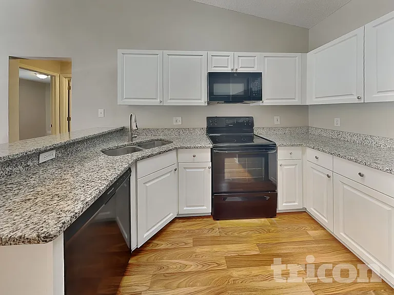 17128 Woodcrest Way — Photo 4