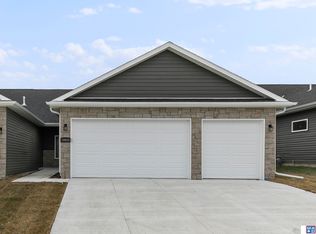 10655 Majestic Ln, Lincoln, NE 68527
