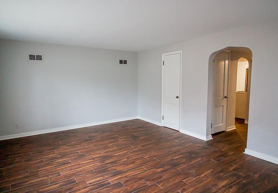1st image of 829 N 48th St