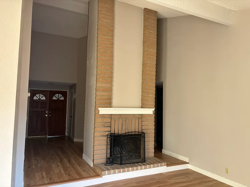 4 bed, 1797 sqft, $5,495 — Photo 2