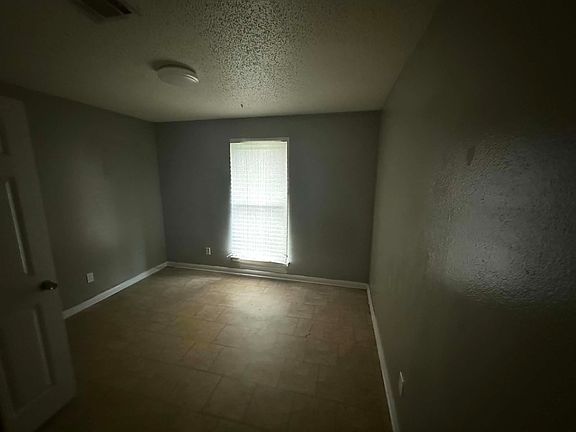 2nd image of 1716 Yorktowne Dr