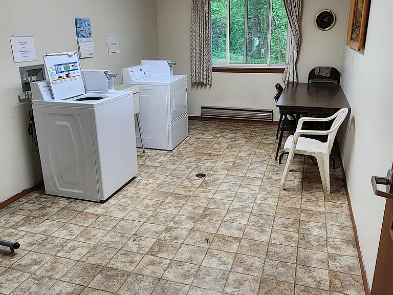 Winneshiek Apartments — Photo 13