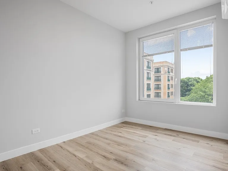 1523 W Howard St #418 — Photo 4