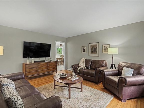 5th image of 1230 Red Bud Dr