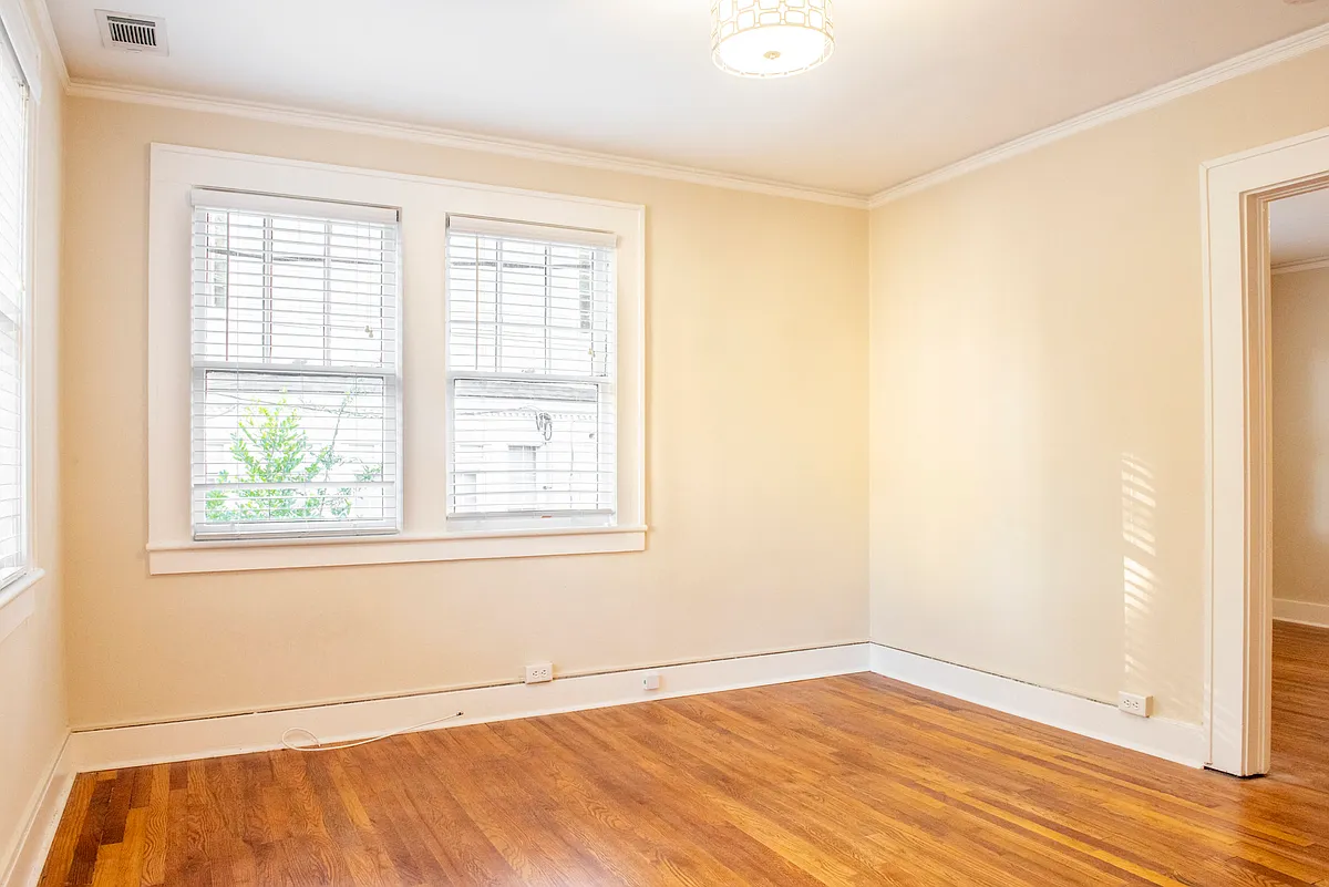 Building Photo - 118 W 36th St #B