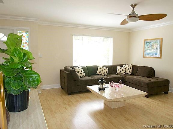 4th image of 307 SW 11th Ct #1