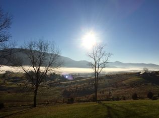 2735 Bunny Trail Dr, Blacksburg, VA 24060