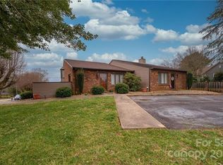 1643 10th Street Pl NW, Hickory, NC 28601