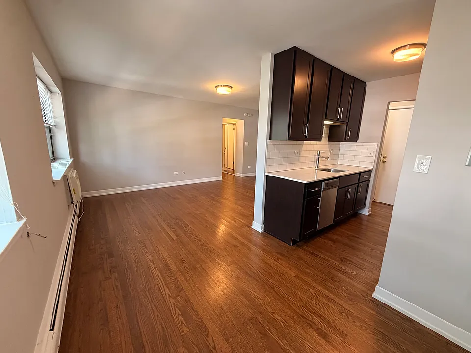 525-26 W Oakdale Ave #202