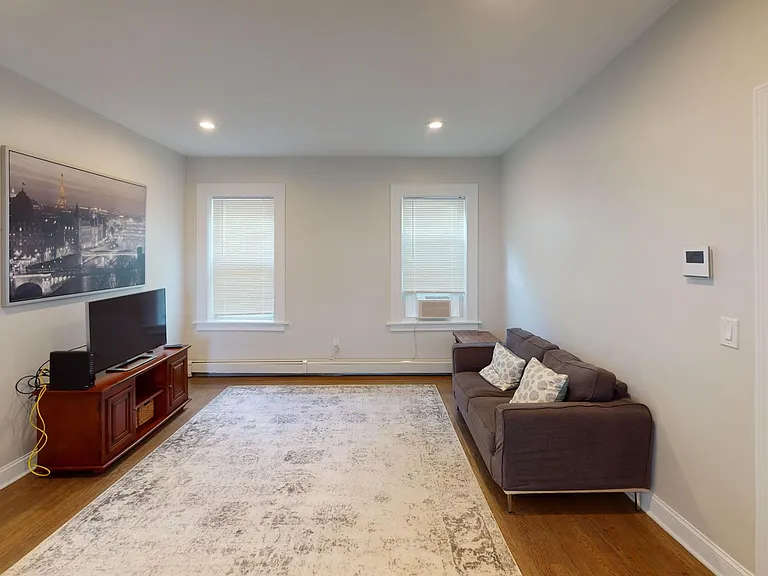 90 Bristol St — Photo 16