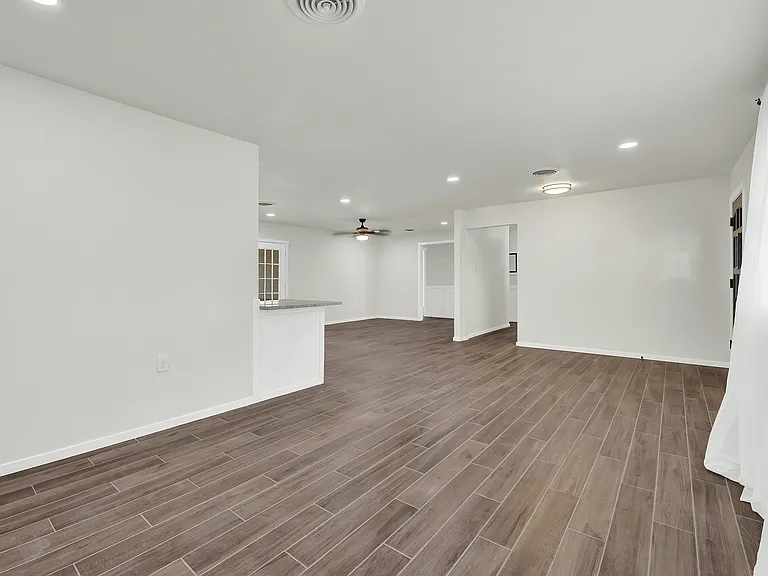 129 Young Ave — Photo 6