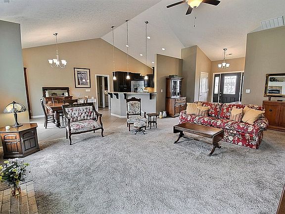 3rd image of 6109 Macleod Ct