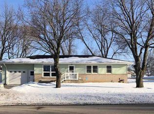 924 3rd St SW, Dyersville, IA