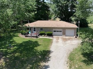 1811 Highway 37, Edgewood, IL 62426