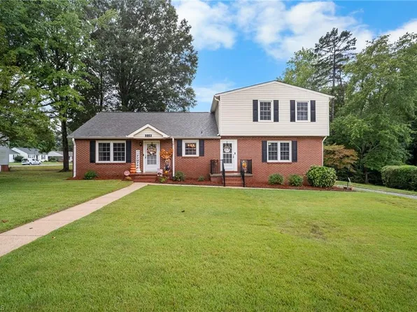 218 Center St, Kernersville, NC 27284