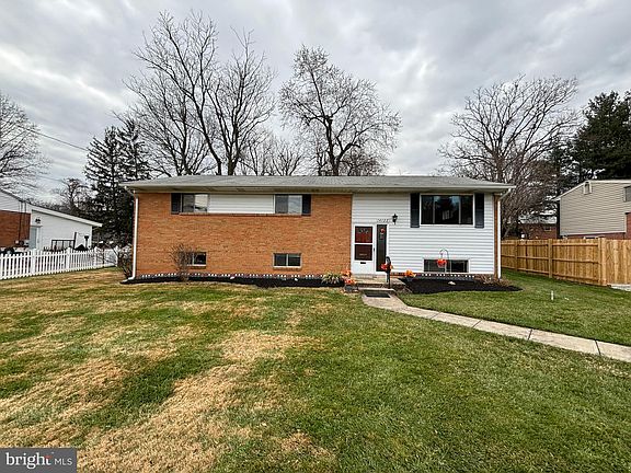 2nd image of 14122 Chadwick Ln