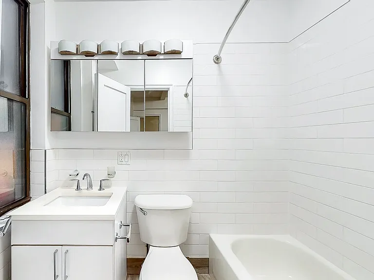 140 E 46th St #2B — Photo 9