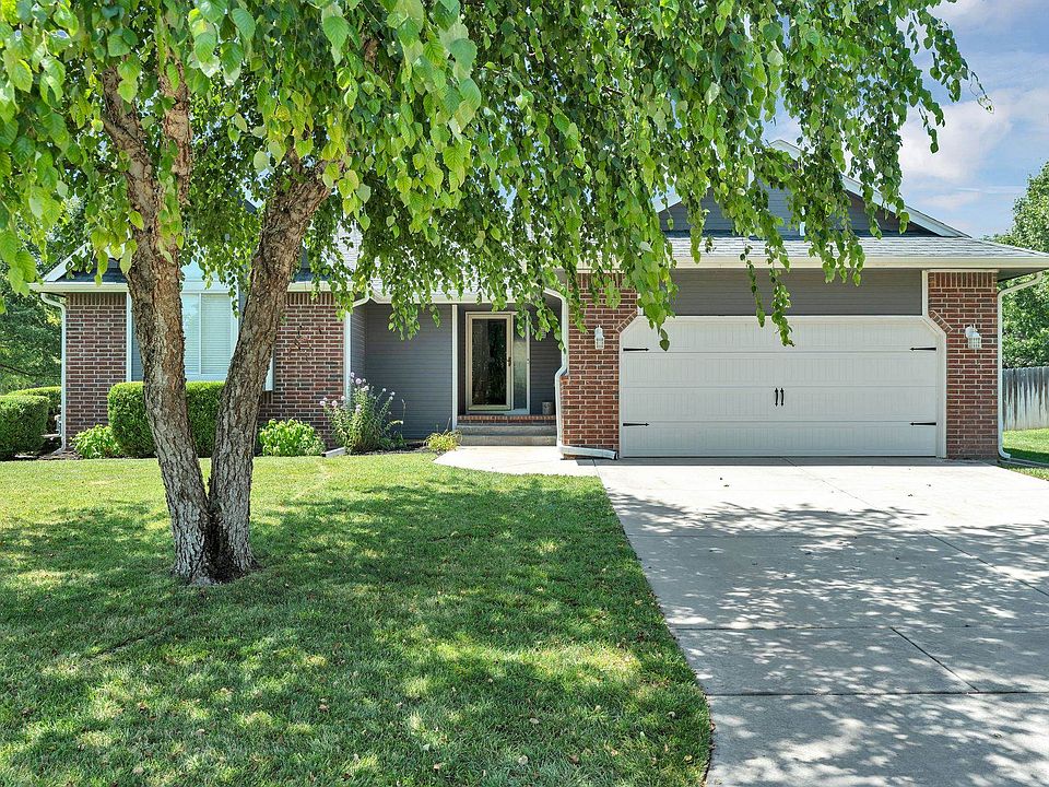 1st image of 142 S Maple Dunes Ct