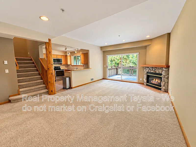 2 bed, 2.0 bath, 978 sqft, $1,900 — Photo 2