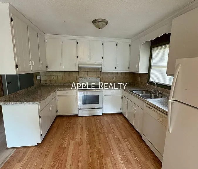 925 Fleming Dr — Photo 3