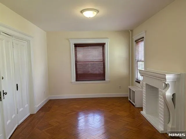 168 Orient Way — Photo 2