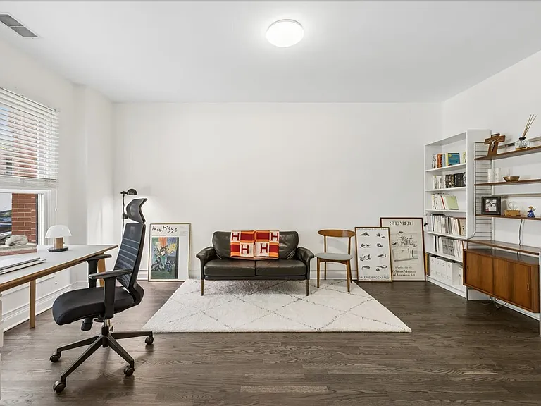 1863 Admiral Ct #1863 — Photo 3