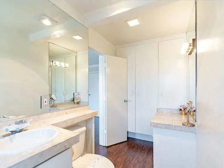 Lindbrook Manor Apartments
