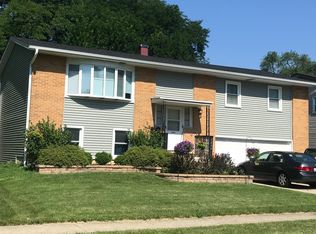 1434 S Fern Dr, Mount Prospect, IL 60056