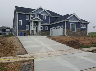 1071 Alpine Pkwy, Oregon, WI 53575