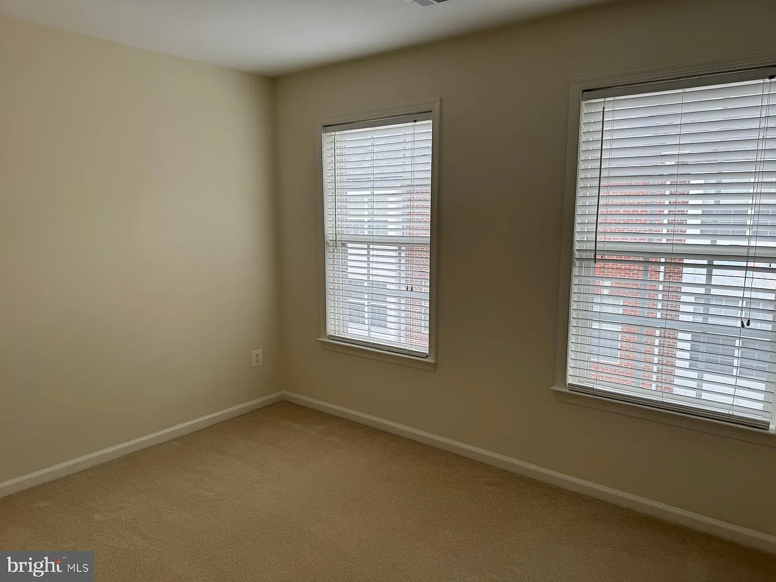 3 bed, 3.5 bath, 2470 sqft, $4,125 — Photo 3