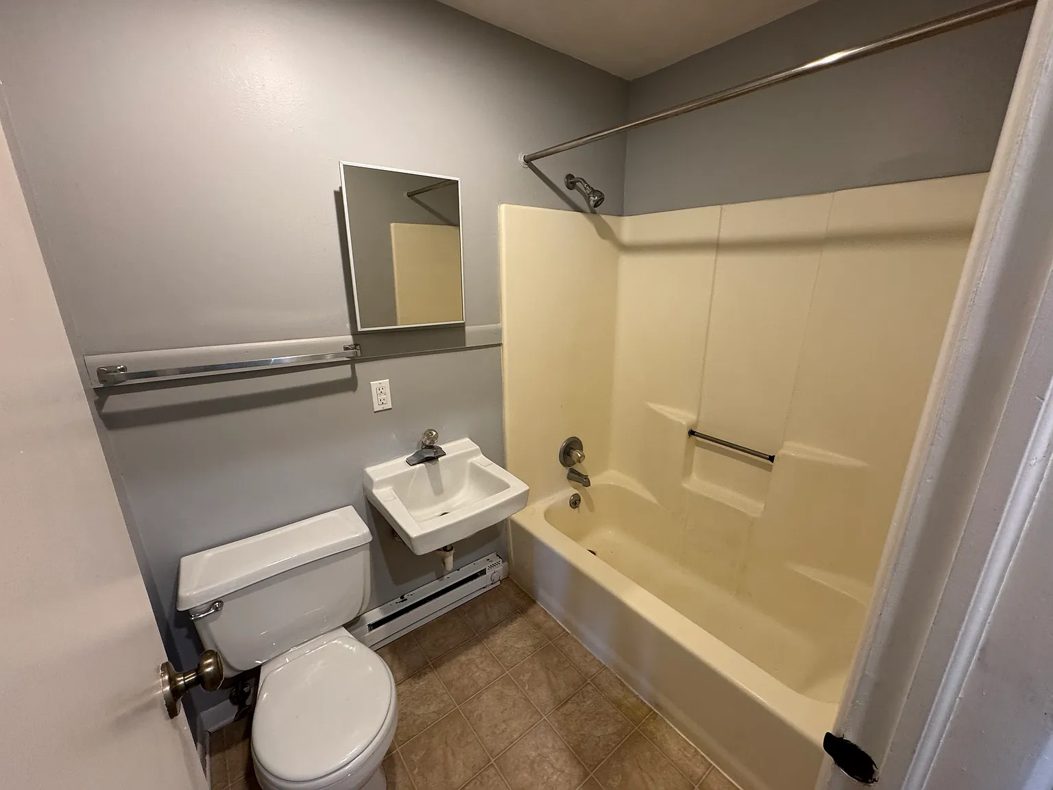 1 bed, 550 sqft, $700 — Photo 4